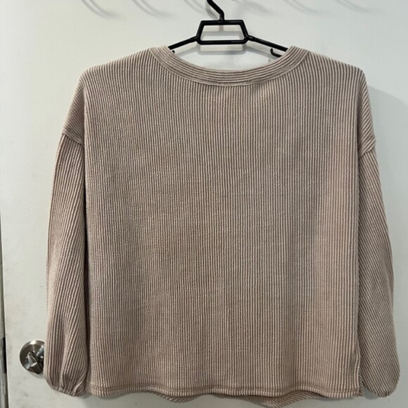 Molly Green Womens Tan Low VNeck Textured Balloon Sleeve Pullover Top Size Large - Picture 4 of 11